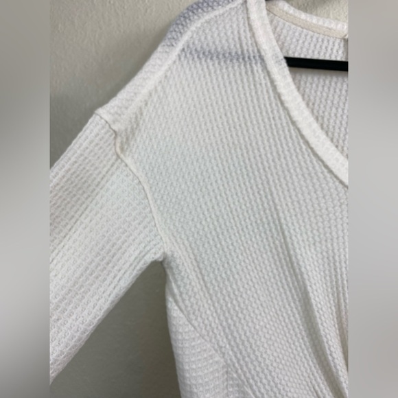 Anthropologie Akemi + Kin Thermal waffle knit Ivory Long Sleeve Sweater Medium - Picture 7 of 12